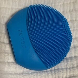 FOREO Blue mini face brush